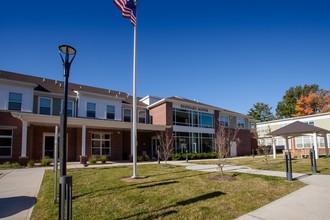 Reinhard Manor (55+ Community) in Colonia, NJ - Foto de edificio - Building Photo