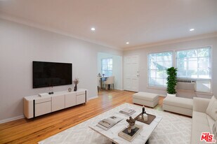 8563 Holloway Dr in West Hollywood, CA - Building Photo