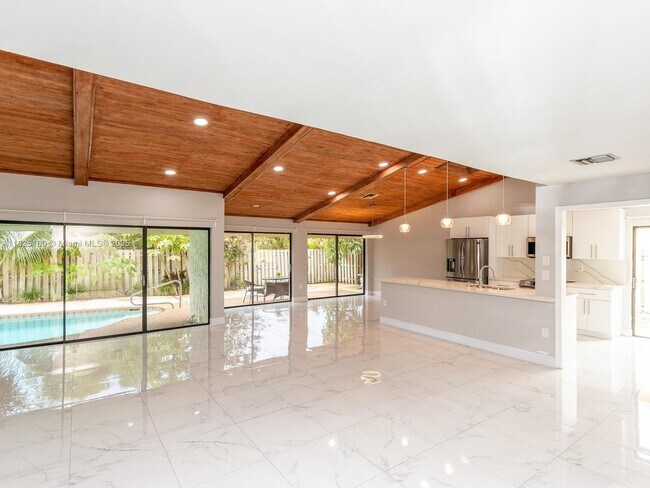 property at 741 E Plantation Cir