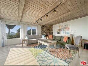 111 Waterview St in Los Angeles, CA - Building Photo - Building Photo