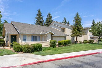 Maplewood Apartments in Fresno, CA - Building Photo - Primary Photo