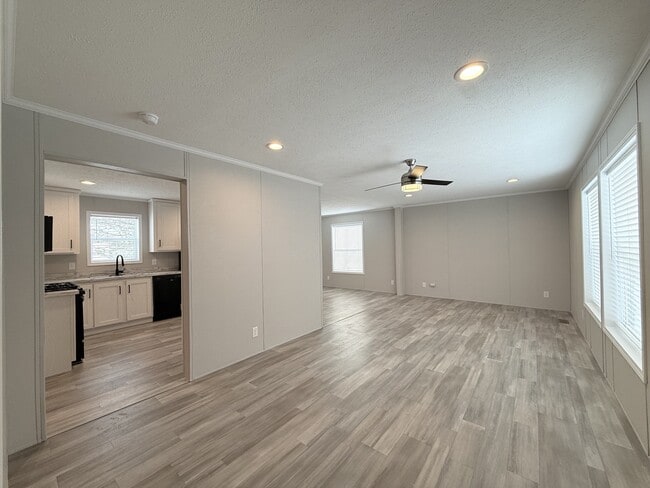 29805 Jamestown Dr in New Baltimore, MI - Building Photo - Building Photo