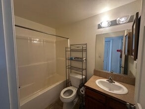 995 Rolling Hills Rd in Roseburg, OR - Building Photo - Building Photo