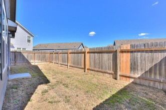 605 Rancho Del Cielo Lp in Jarrell, TX - Foto de edificio - Building Photo