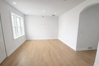 3340 W Evergreen Ave in Chicago, IL - Building Photo - Building Photo