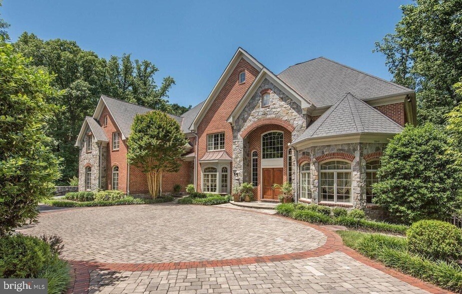 7841 Montvale Way in McLean, VA - Building Photo