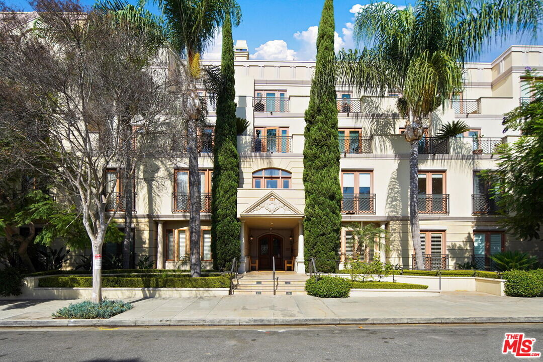 137 S Spalding Dr in Beverly Hills, CA - Building Photo