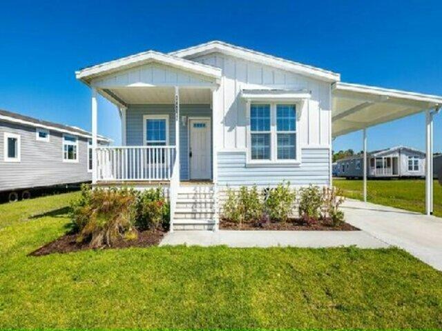 2505 E Bay Dr in Largo, FL - Building Photo