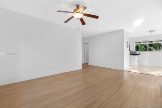 1198 Marseille Dr-Unit -4 in Miami Beach, FL - Building Photo - Building Photo