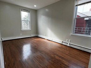 145 Lake Ave in Clifton, NJ - Foto de edificio - Building Photo