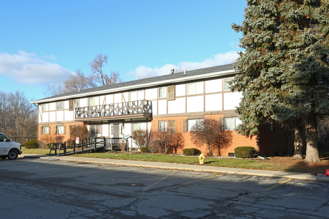 Mill Road Condominiums in Flint, MI - Foto de edificio