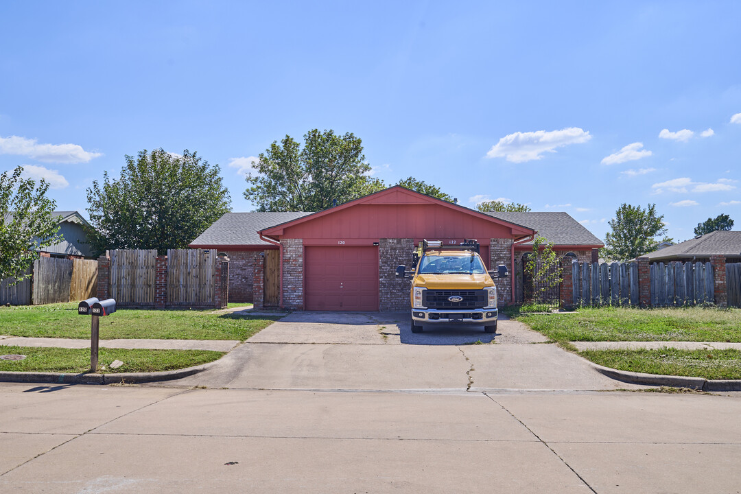 120 Crawford Ct in Norman, OK - Foto de edificio