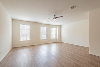 8117 Silverton Creek Ln in Houston, TX - Building Photo - Building Photo