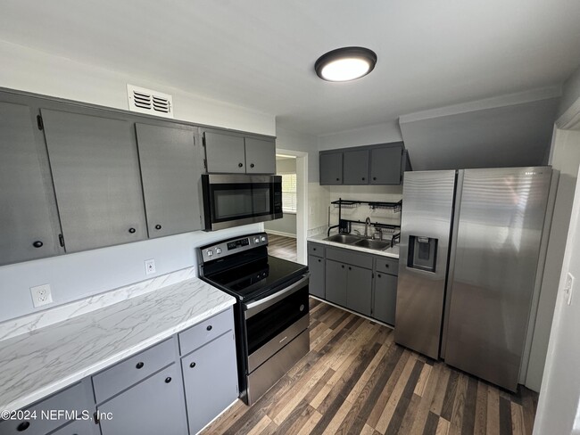 1284 Ingleside Ave in Jacksonville, FL - Building Photo - Building Photo