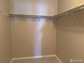 256 Willowbrook Dr in North Brunswick, NJ - Building Photo - Building Photo