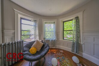 1855 Beacon St, Unit 2 in Brookline, MA - Building Photo - Building Photo