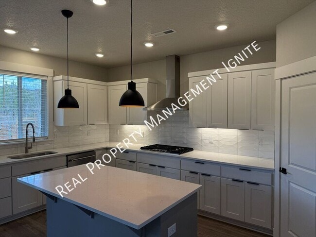 19294 SW Marshmallow Pl in Bend, OR - Building Photo - Building Photo