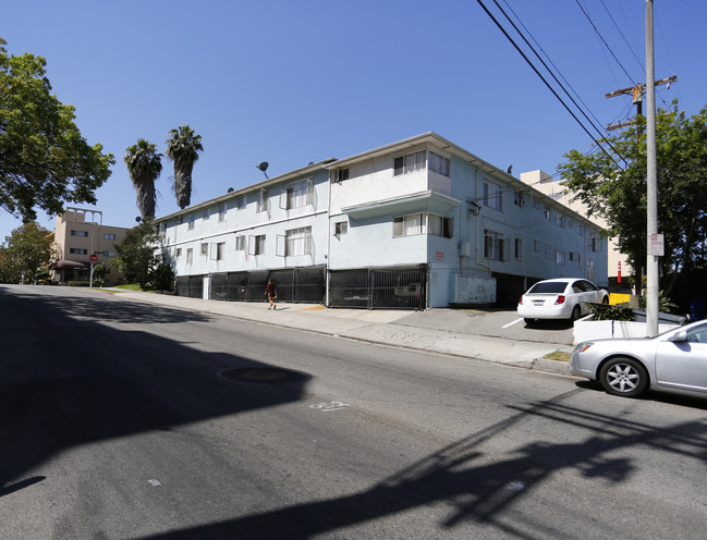 3901 W 7th St in Los Angeles, CA - Foto de edificio - Building Photo