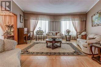 32 Fenton Way in Brampton, ON - Building Photo - Building Photo