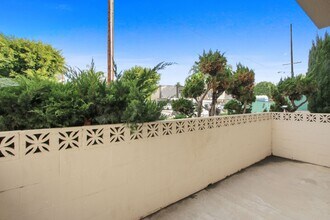 1723 S Barrington Ave in Los Angeles, CA - Building Photo - Building Photo