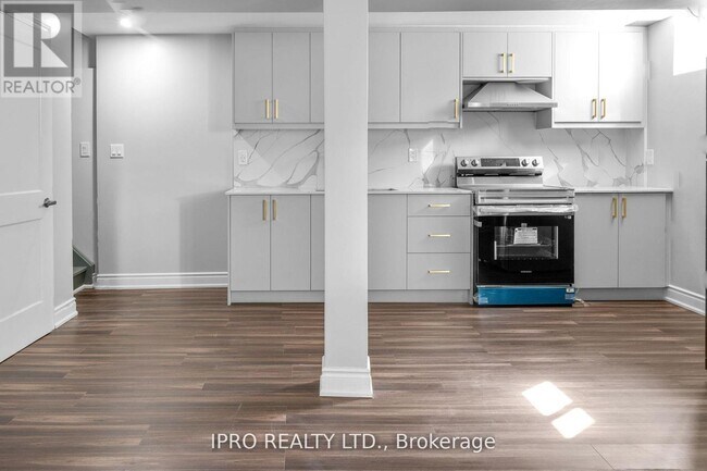 10 Arctic Fox Crescent in Brampton, ON - Building Photo - Building Photo