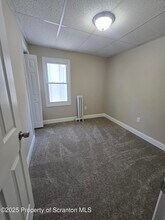 325 Larch St in Scranton, PA - Foto de edificio - Building Photo