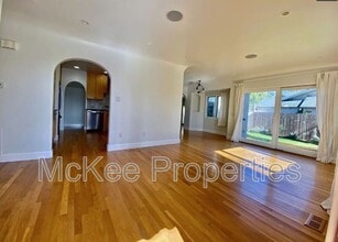 517 5th St in Coronado, CA - Building Photo - Building Photo