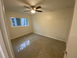 921 NE 6th Ave in Gainesville, FL - Building Photo - Building Photo