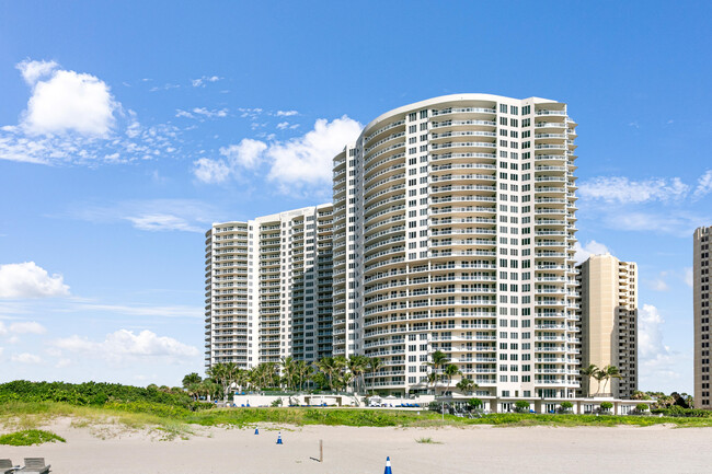 2700 N Ocean Dr in Palm Beach Shores, FL - Building Photo - Building Photo