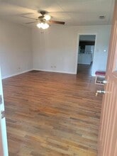 1100 N Houston St in Comanche, TX - Building Photo - Building Photo