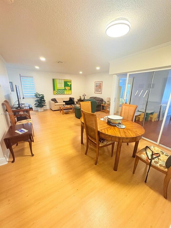 property at 927 NW 106th Ave Cir