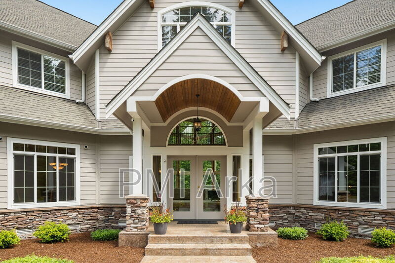 19703 SE 128th Way in Issaquah, WA - Building Photo