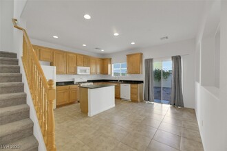 9366 Fitzwilliam Ave in Las Vegas, NV - Building Photo - Building Photo