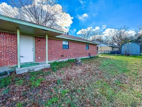 102 Hullum Dr in Teague, TX - Foto de edificio - Building Photo