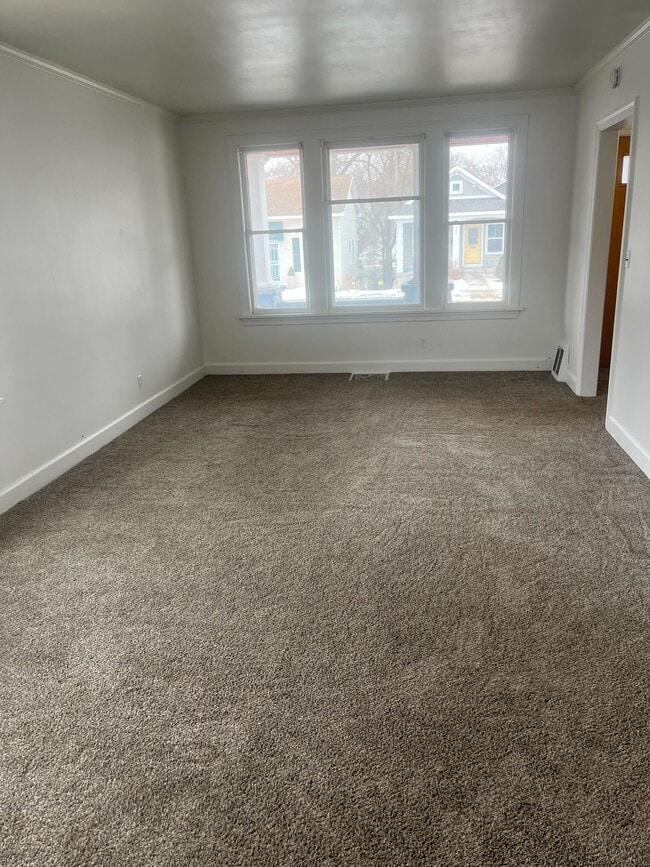 488 W Muskegon Ave, Unit 1 in Muskegon, MI - Building Photo - Building Photo