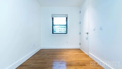 Ten Eyck Street, Unit 2A in Brooklyn, NY - Building Photo - Building Photo