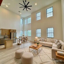 2913 N Oak Trafficway in North Kansas City, MO - Building Photo - Building Photo