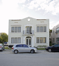 320 Mendoza Ave in Miami, FL - Building Photo - Building Photo