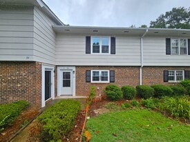 35 Summercreek Dr in Spartanburg, SC - Building Photo
