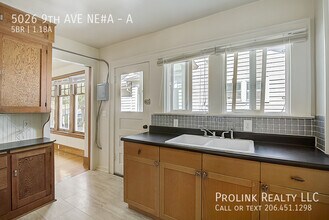 5026 9th Ave NE in Seattle, WA - Building Photo - Building Photo