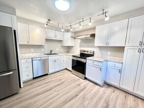 301 Columbia Rd, Unit 4 in Colorado Springs, CO - Building Photo - Building Photo