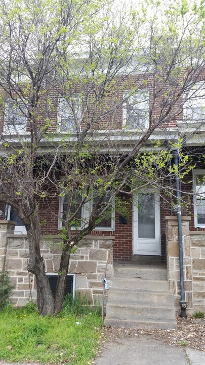308 W 30th St in Baltimore, MD - Foto de edificio