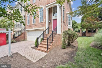 7000 Eastern Red Cedar Ln in McLean, VA - Building Photo - Building Photo
