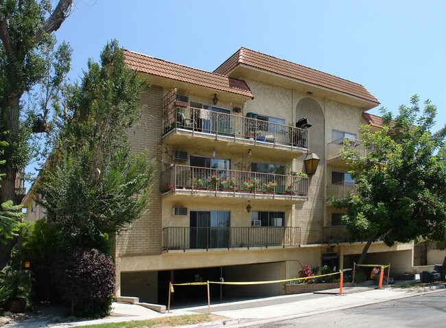 816 Westmount Dr in Los Angeles, CA - Foto de edificio - Building Photo