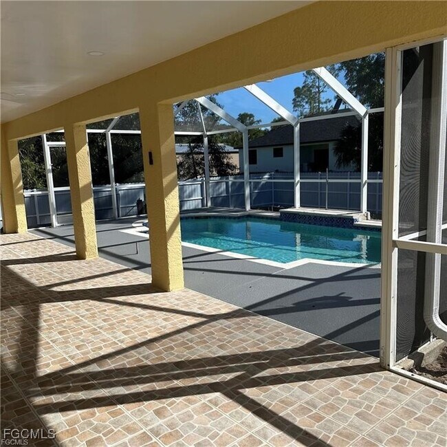 2805 14th St W in Lehigh Acres, FL - Building Photo - Building Photo