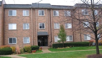 925 Casey Ct, Unit 5 in Schaumburg, IL - Building Photo