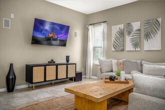 412 N Hampton Dr in Davenport, FL - Building Photo - Building Photo