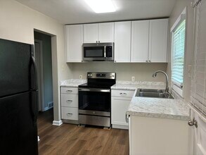 817 Della Dr in Lexington, KY - Building Photo - Building Photo