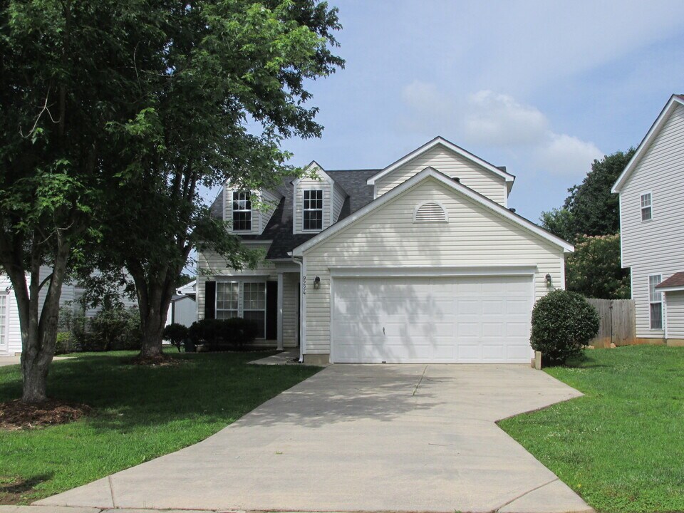 9224 Shenington Pl in Charlotte, NC - Building Photo
