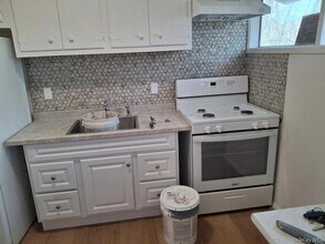 5 Birch Ct in Riverhead, NY - Foto de edificio - Building Photo